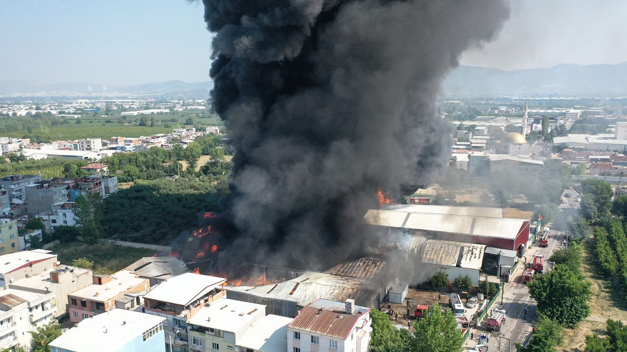 SON DAKİKA: Bursa Yıldırım’da fabrika yangını