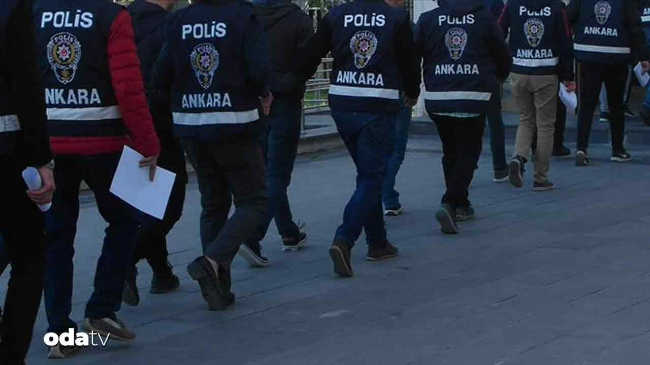 istanbulda garson operasyonu 16 gozalti JE9ex6lV