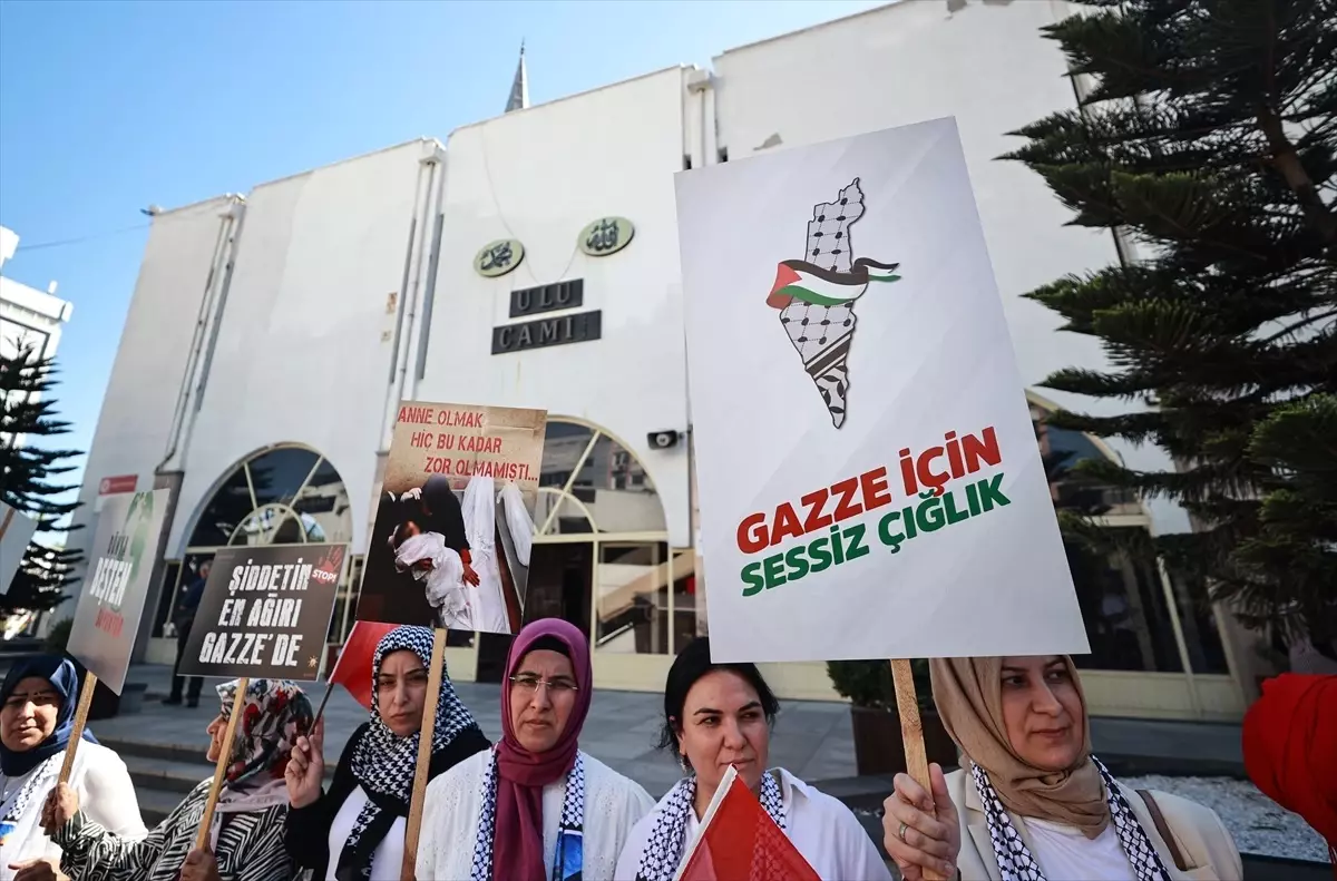 adana ve cevre illerde ak partili kadinlar gazze icin sessiz insan zinciri olusturdu EiLQDdId