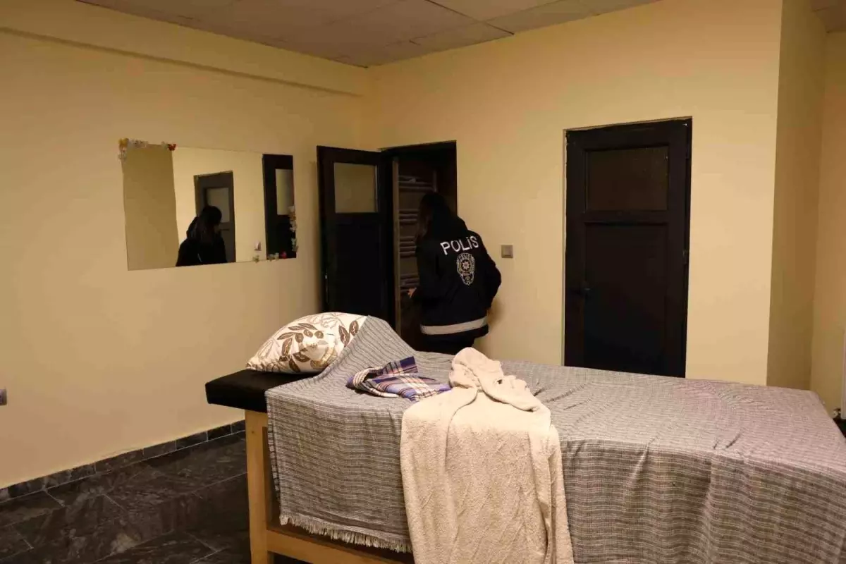 nevsehirde fuhus operasyonu 5 gozalti 6 kadin kurtarildi En41R2tL.jpg