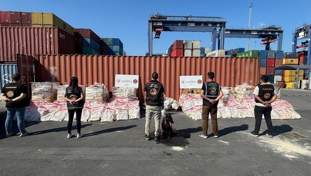 turkiye ile ispanyadan ortak operasyon fosil ununa emdirilmis 17 ton kokain ele gecirildi 18lqs4NP.jpg