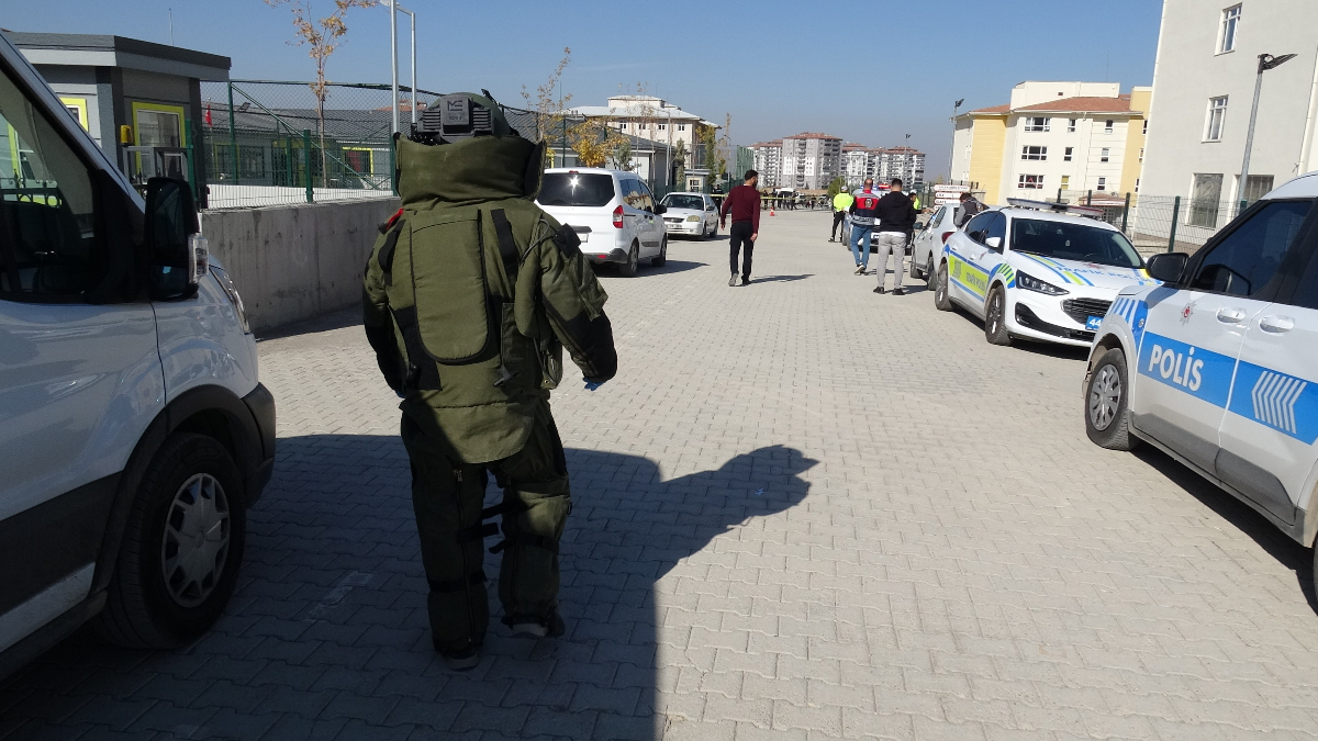 malatyada okul yerleskesinde supheli cisim panigi BFquYwQY.jpg