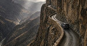 daglarin-icini-oyarak-yaptilar-bu-yoldan-gecmek-isteyen-iki-kez-dusunuyor-t1u5dAxb