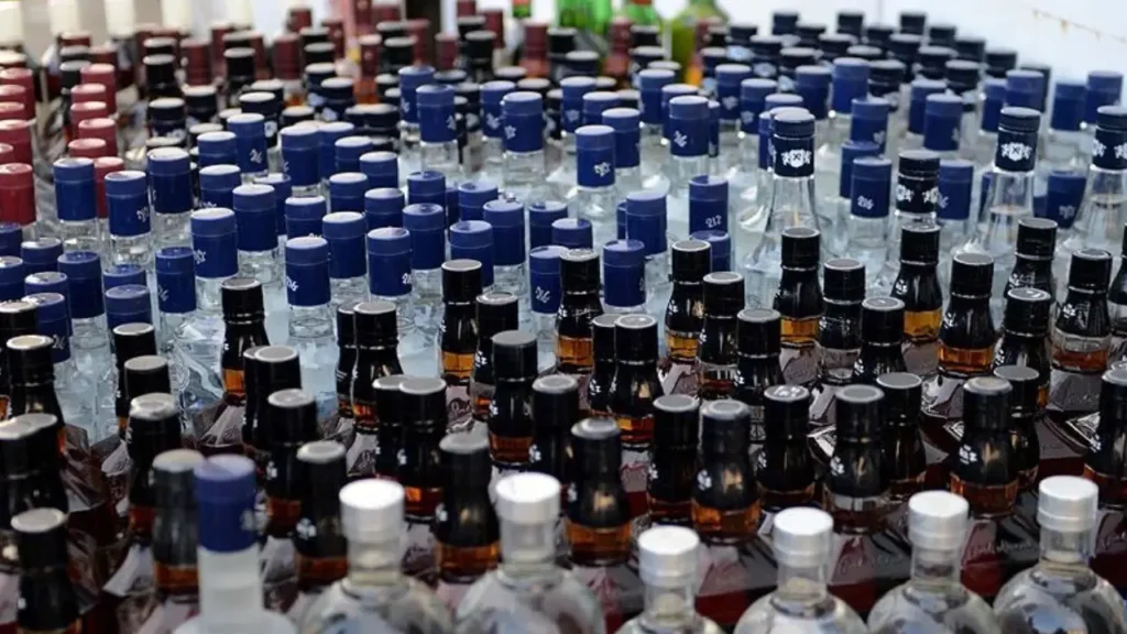 hatayda-markette-satisa-hazir-litrelerce-kacak-icki-ele-gecirildi-9qnyQUrV