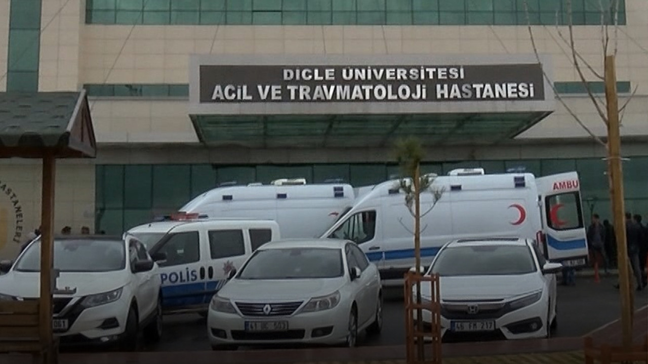 acil-serviste-dehset-doktora-hem-kafa-atti-hem-de-bicak-cekti-ZTL81bW1