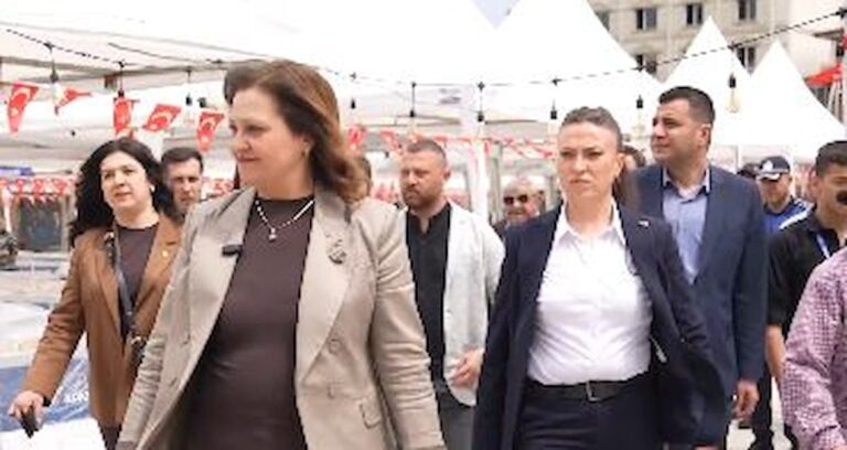 chp-sokaga-cikamaz-demisti-burcu-koksal-koruma-ile-cikti-EN5hjdOe